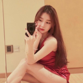 一个过年不休息的美女