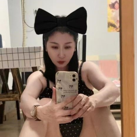 轻熟少妇身材好