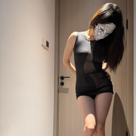 跪式d龙面具少妇